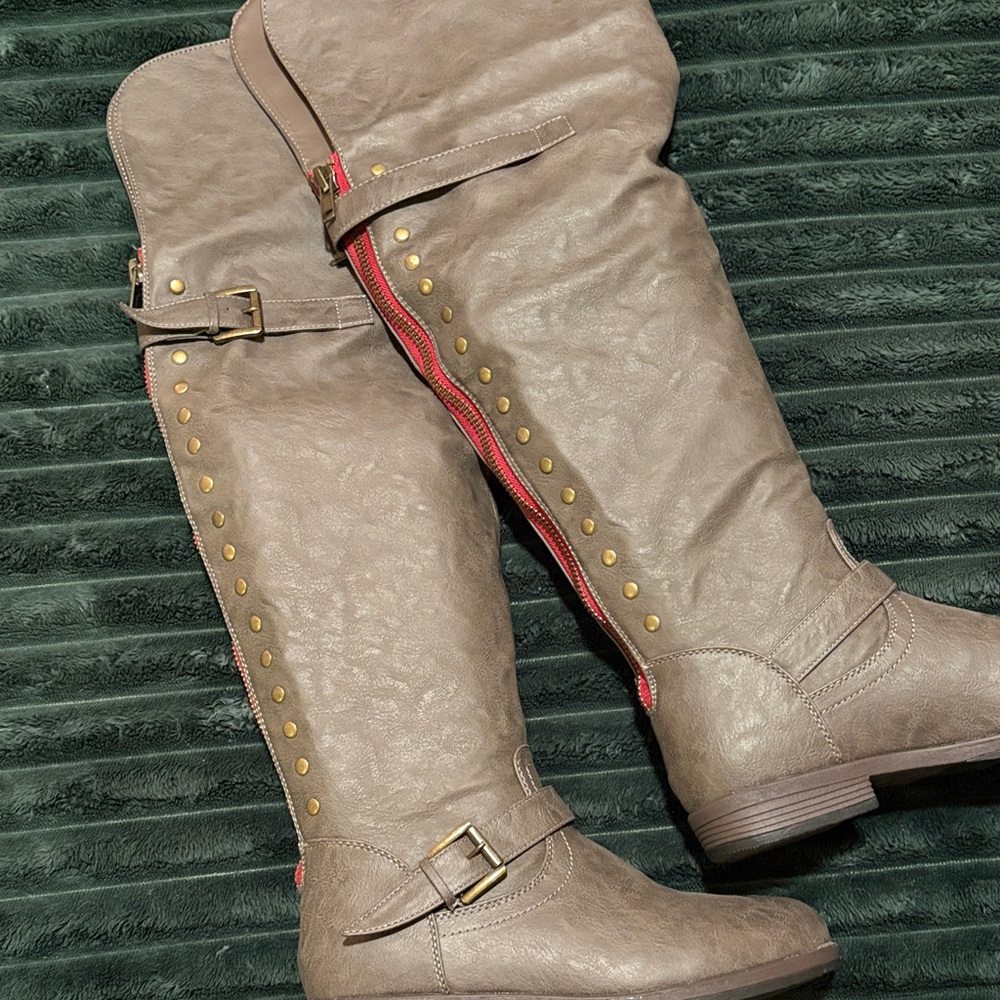 Over-the-knee Boots - Picture 2 of 4